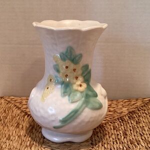 Vintage 1930/1940s Weller Pottery Cream 6” Vase w/Flowers